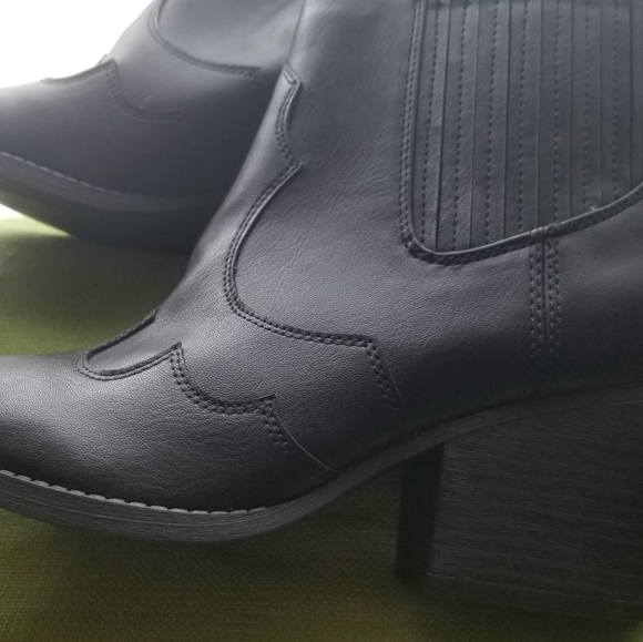 American Rag Shoes - 💕Kayla Ankle Fashionable Boots